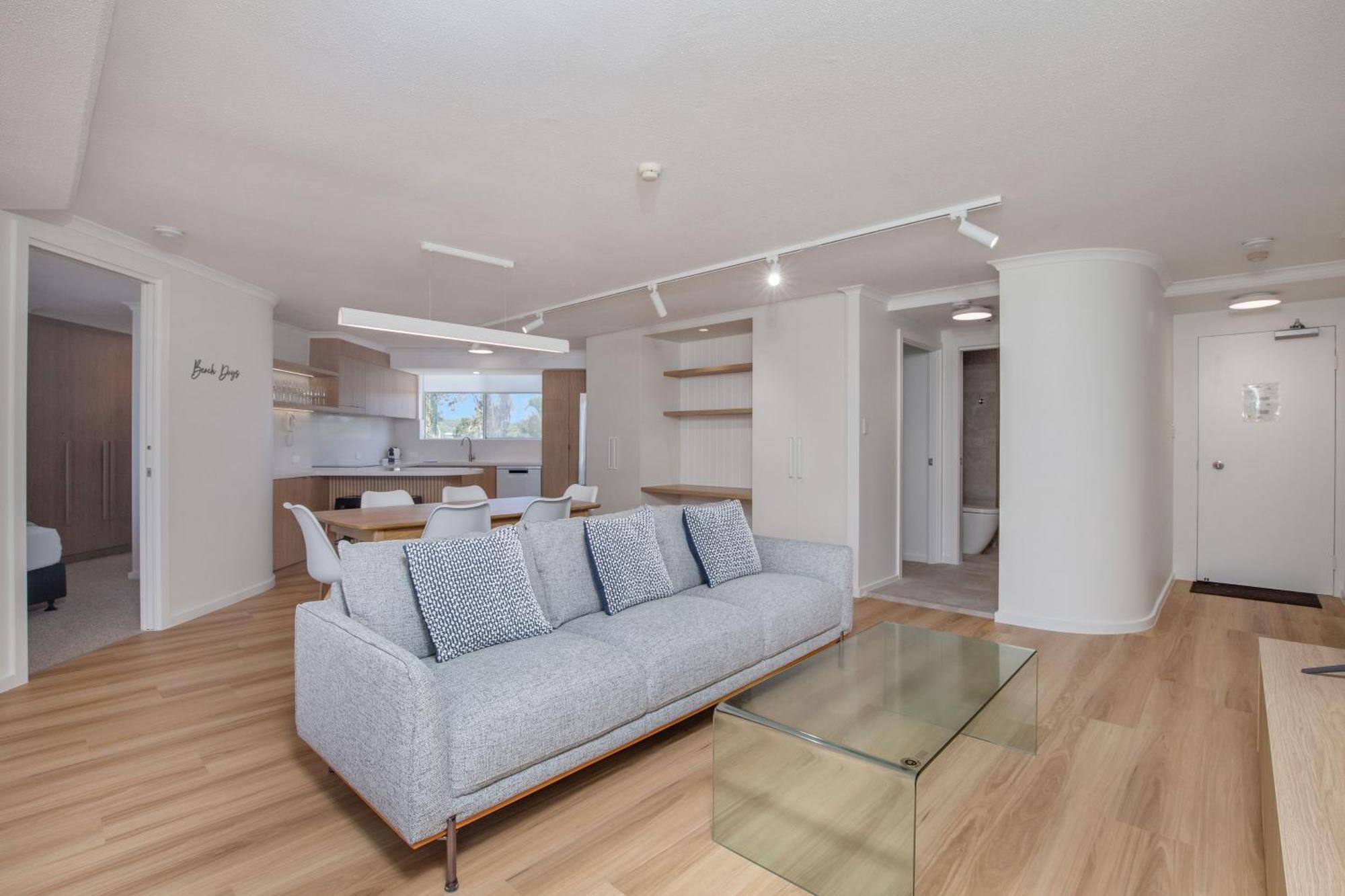 Crystal Beachfront Apartments 골드코스트 외부 사진