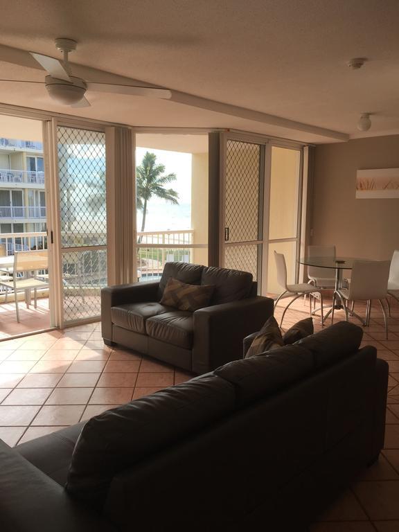 Crystal Beachfront Apartments 골드코스트 외부 사진