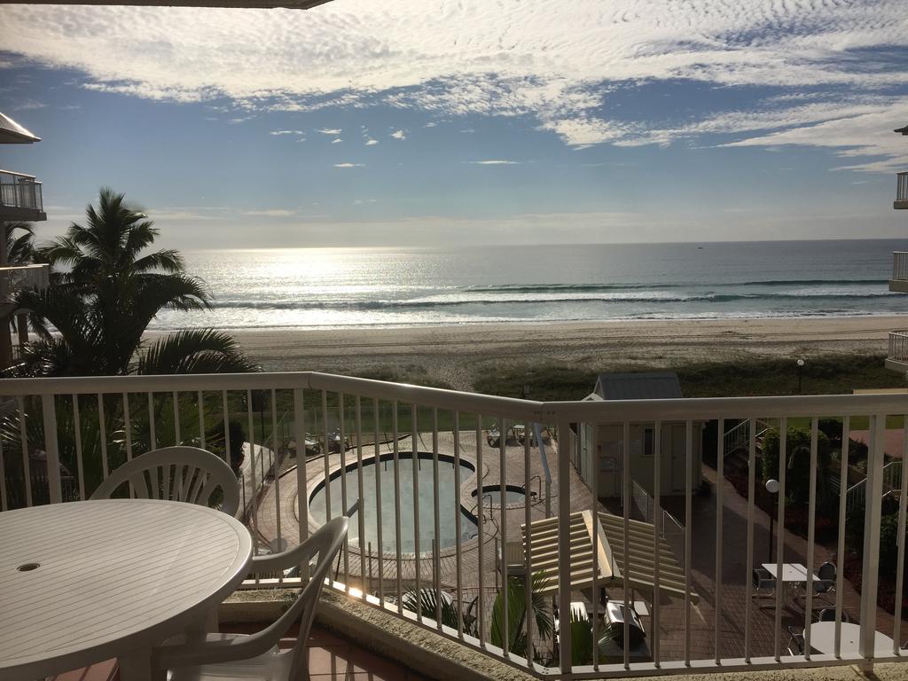 Crystal Beachfront Apartments 골드코스트 외부 사진