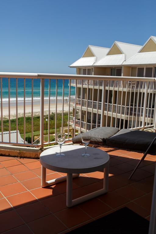 Crystal Beachfront Apartments 골드코스트 외부 사진