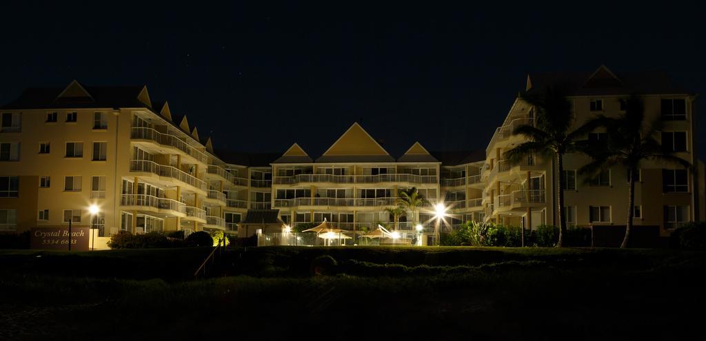 Crystal Beachfront Apartments 골드코스트 외부 사진