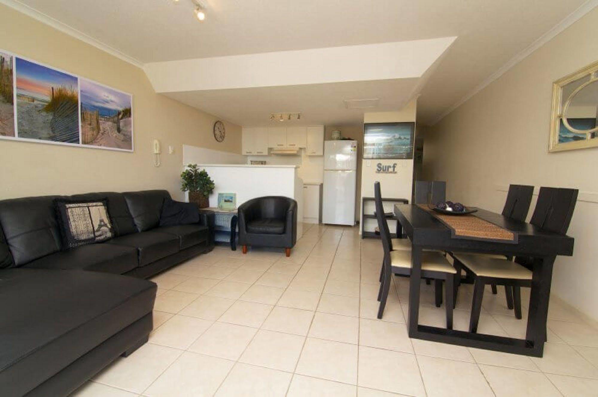 Crystal Beachfront Apartments 골드코스트 외부 사진