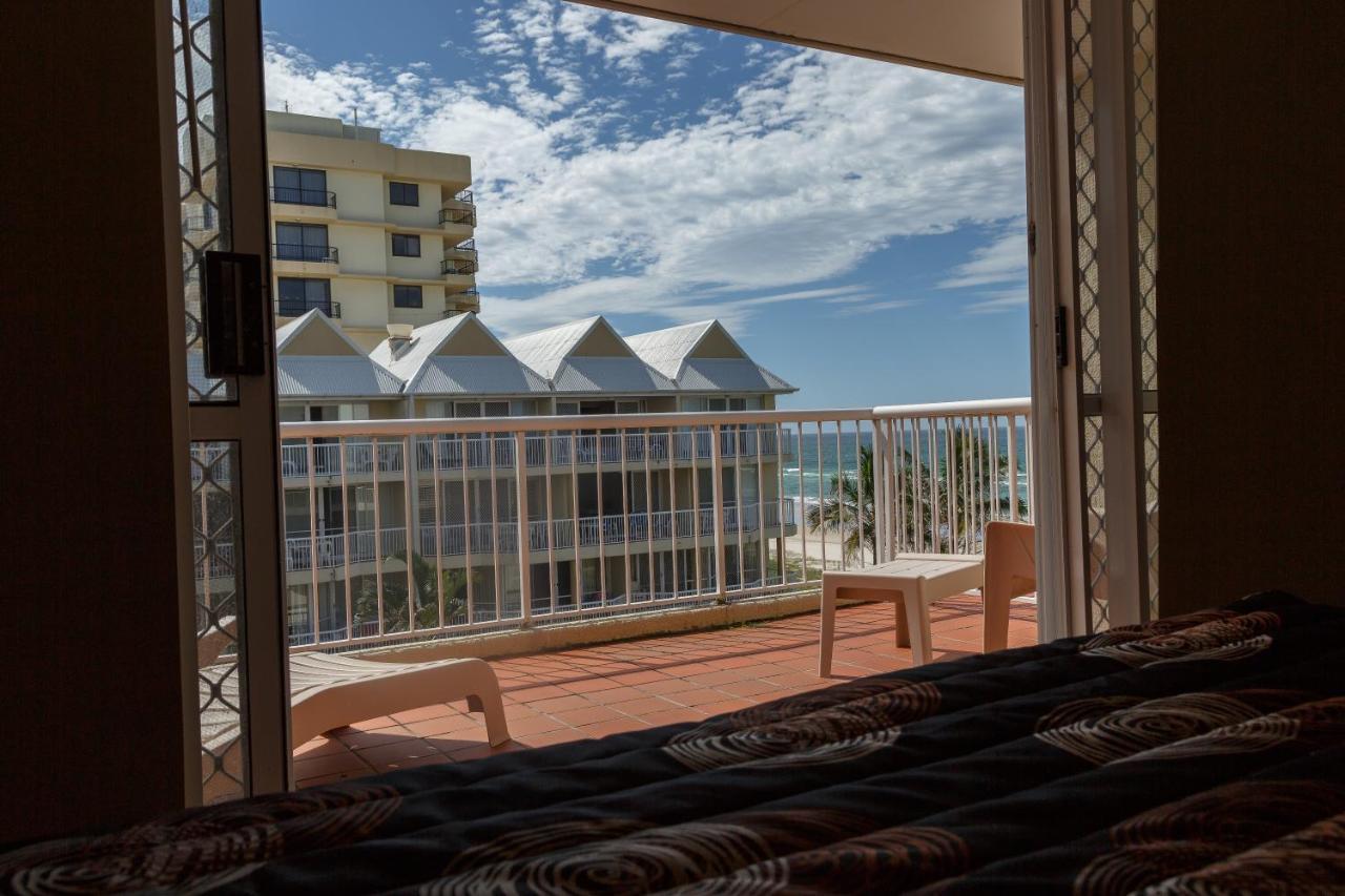 Crystal Beachfront Apartments 골드코스트 외부 사진