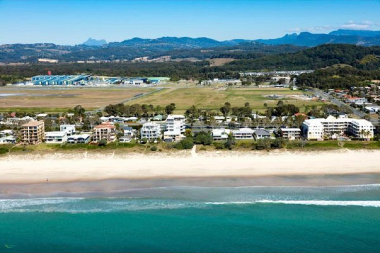 Crystal Beachfront Apartments 골드코스트 외부 사진